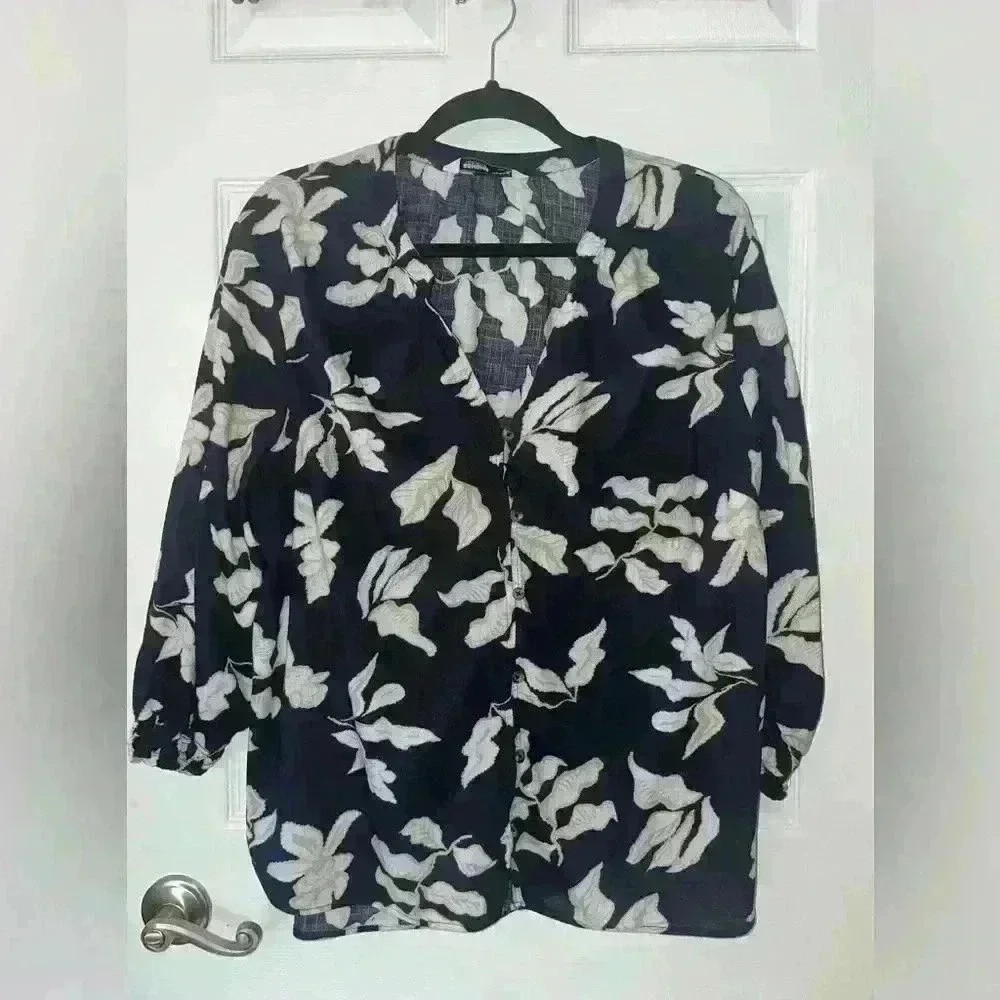Sonoma Cotton Rayon, Navy & Cream floral patterned blouse, size Extra Large - Picture 3 of 6